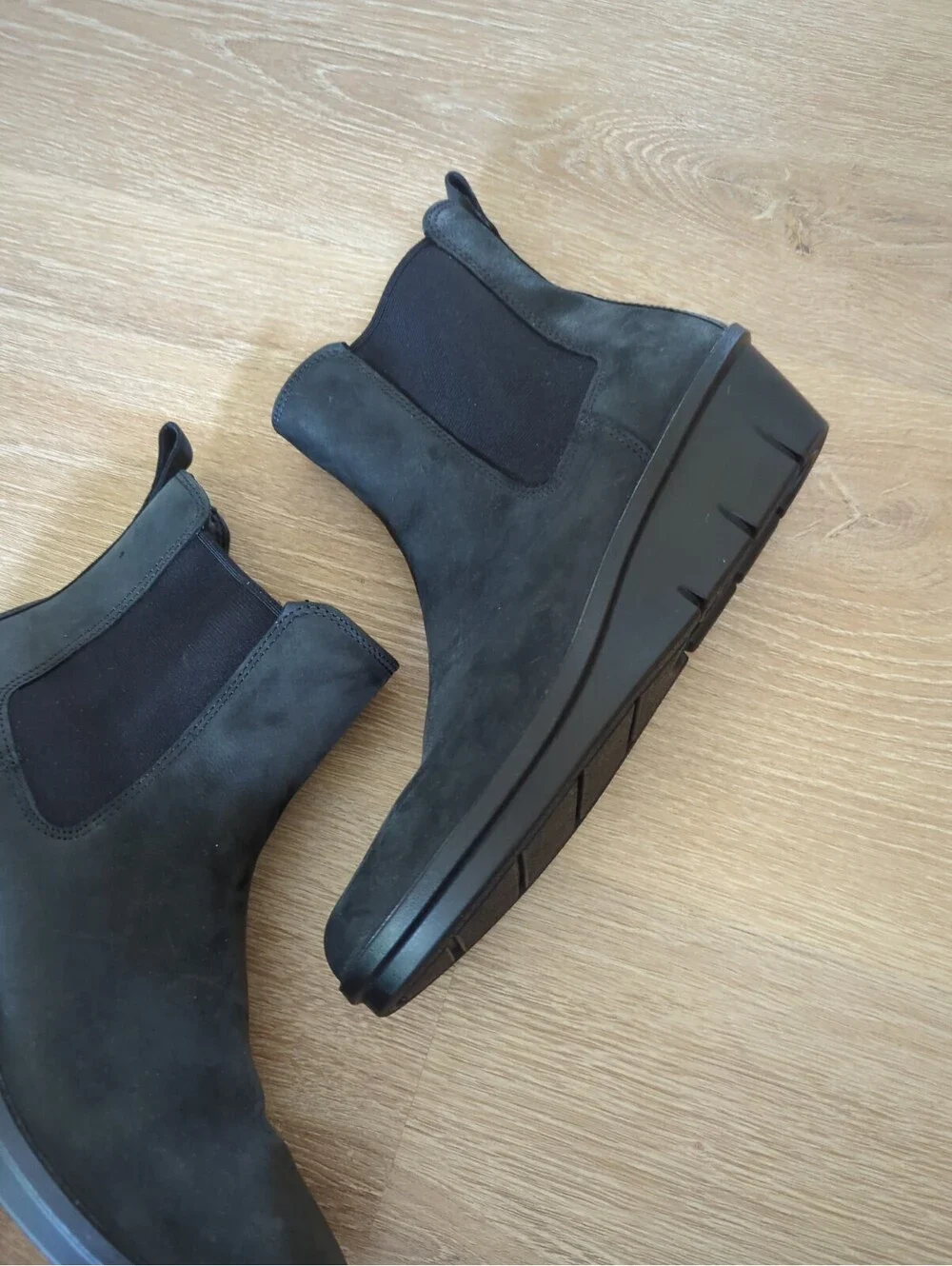 Ecco Skyler Chelsea Boots Black Ankle Booties Leather Wedge Size 40 EU 9-9.5 US